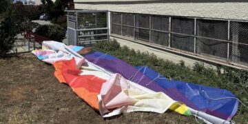 Θεσσαλονίκη: Βανδάλισαν σημαία του Pride στο ΑΠΘ – «Δεν καταστρέφονται οι αξίες της»
