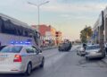 Μοναστηρίου: Αυτοκίνητο “καρφώθηκε” πάνω σε παρκαρισμένα ΙΧ και τούμπαρε (Βίντεο)