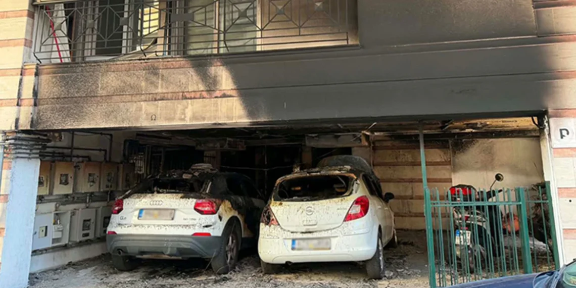Επιθέσεις με γκαζάκια σε σπίτια τριών στελεχών της ΝΔ στη Θεσσαλονίκη, μία γυναίκα διασωληνωμένη και 5 τραυματίες