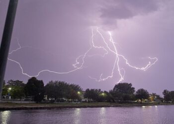 ΕΜΥ: Μπουρίνια, χαλάζι και κεραυνοί τις επόμενες ώρες στη Θεσσαλονίκη – Νέο έκτακτο δελτίο