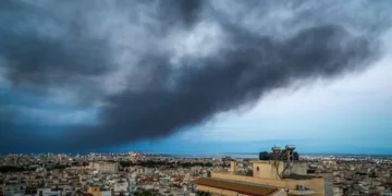 Τι περιέχει το τοξικό νέφος που σκέπασε τη Θεσσαλονίκη από τη φωτιά στο Ωραιόκαστρο- Οι οδηγίες των ειδικών – Συνεχίζεται η κατάσβεση