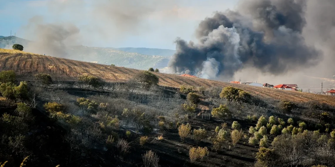Χωρίς ενεργό μέτωπο η μεγάλη φωτιά σε Ανθούπολη και Φιλοθέη – Μάχη για να σωθούν επιχειρήσεις
