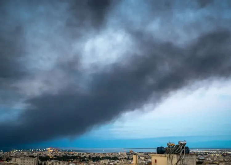 Φωτιά στο Ωραιόκαστρο: Τοξικό νέφος 20 χλμ «σκέπασε» την Θεσσαλονίκη – Δείτε βίντεο και φωτογραφίες