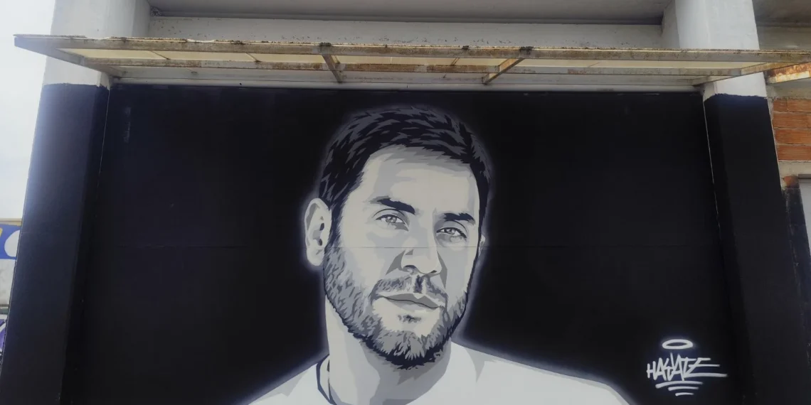 Mural ο Μαζωνάκης στη Θεσσαλονίκη από τον street artist «Hayate» – «Μεγαλώσαμε με τα τραγούδια του»