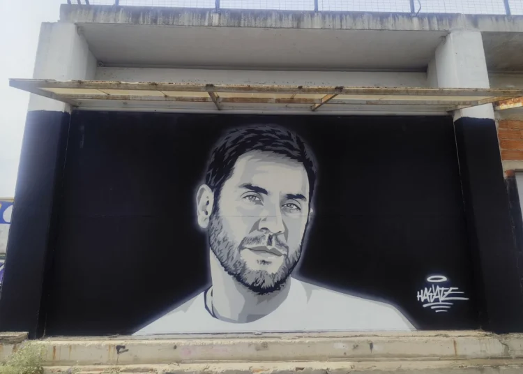 Mural ο Μαζωνάκης στη Θεσσαλονίκη από τον street artist «Hayate» – «Μεγαλώσαμε με τα τραγούδια του»