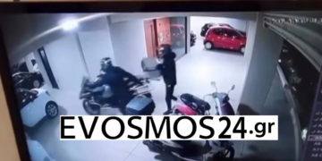 Εύοσμος: Καρέ-καρέ η κλοπή μηχανής – Με κράνη και καλυμμένα πρόσωπα οι δύο δράστες